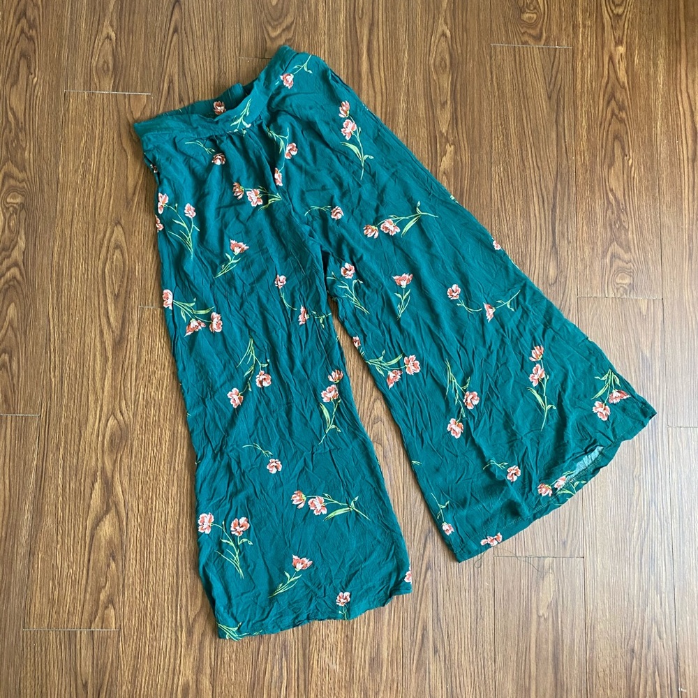 🌟BOGO Sale🌟 Flowy Green Floral Pants
